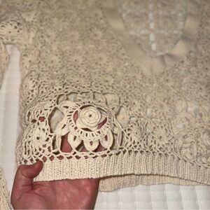 Unique 80’s Vintage Cream Crochet Floral Crop Top Sweater